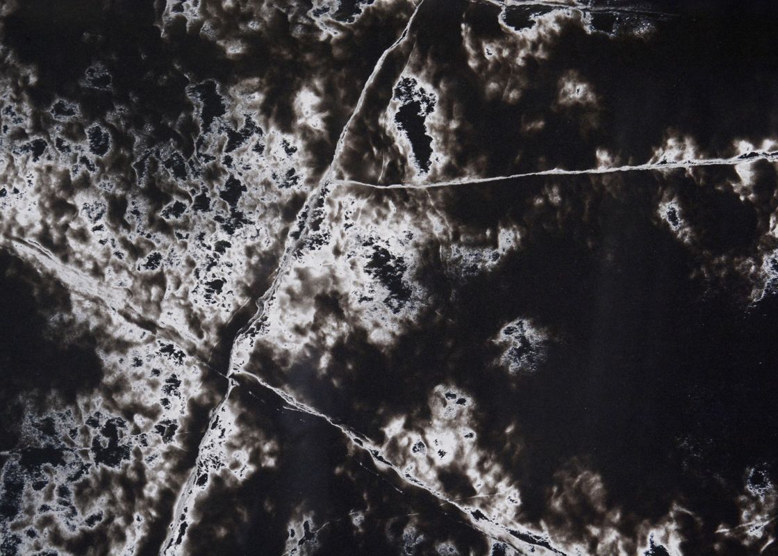 Indoor Decoration Black Quartz Stone Anti Depigment 2.45 G/Cm3 Density