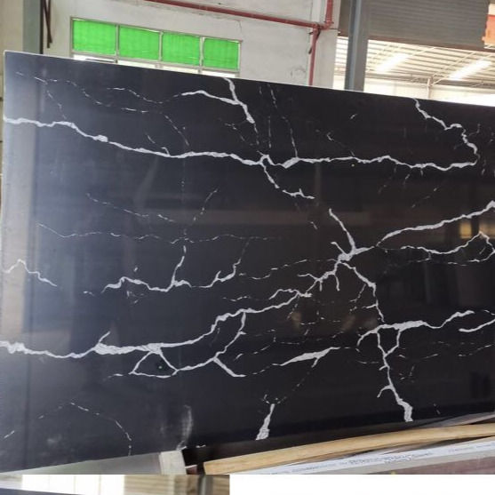 Calacatta Lightning Quartz 2025