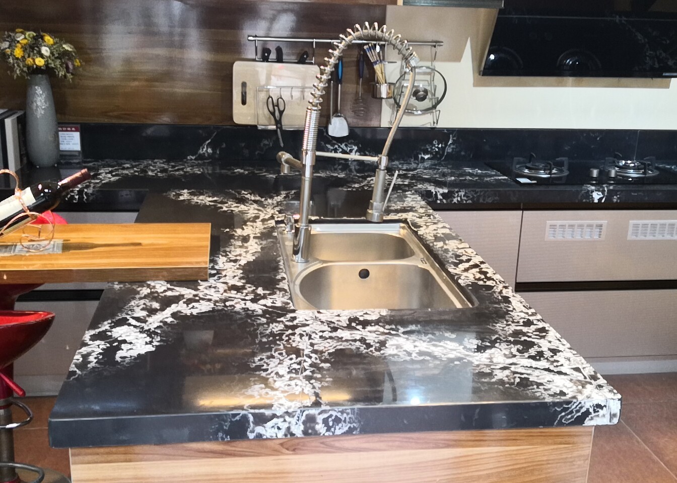 Scratch Resist Honed Black Quartz Countertops Polished Surfaces Finished
