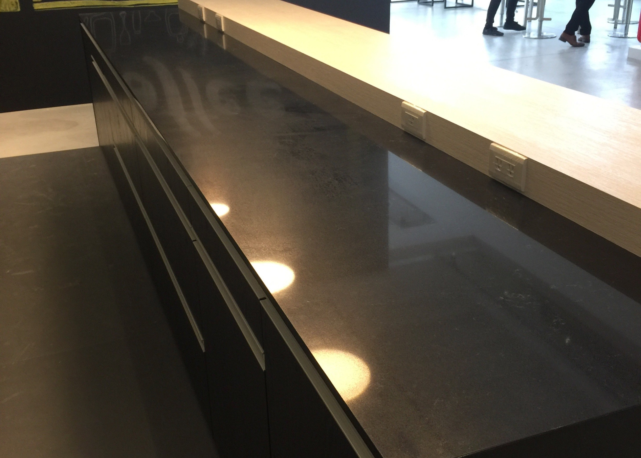 Natural Black Quartz Artificial Quartz Slabs With Honed Finished Surface